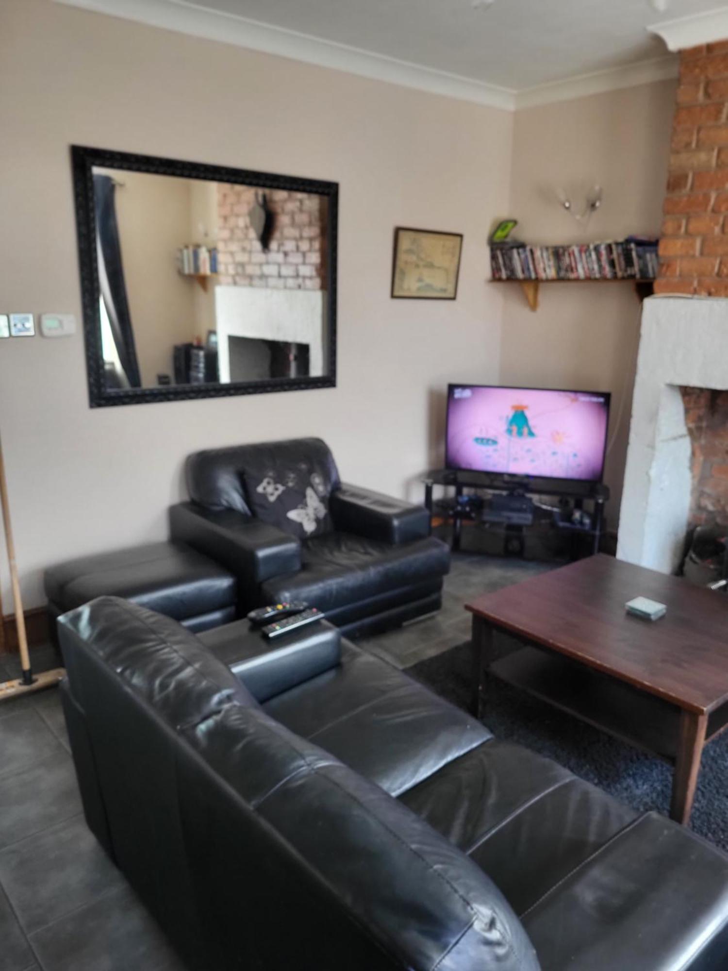 Cosy Cottage Чорли Экстерьер фото